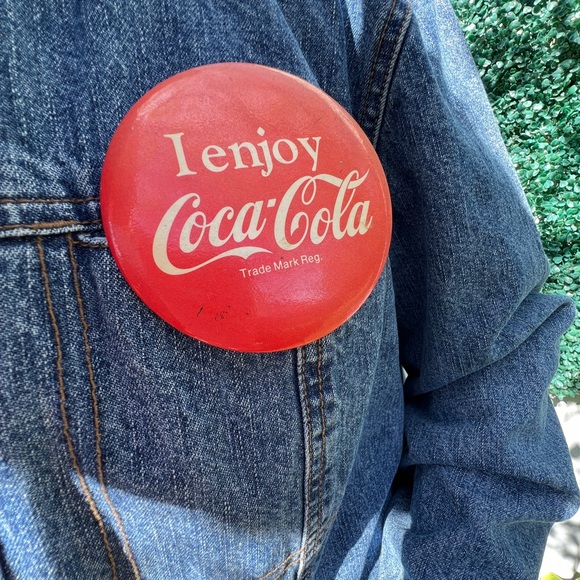 Vintage Coca Cola Pin - Picture 4 of 5